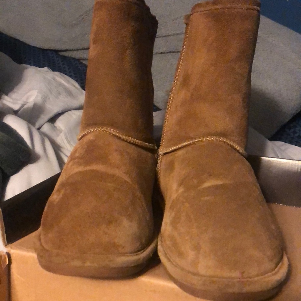 Sold- Bearpaws boot...mid calf